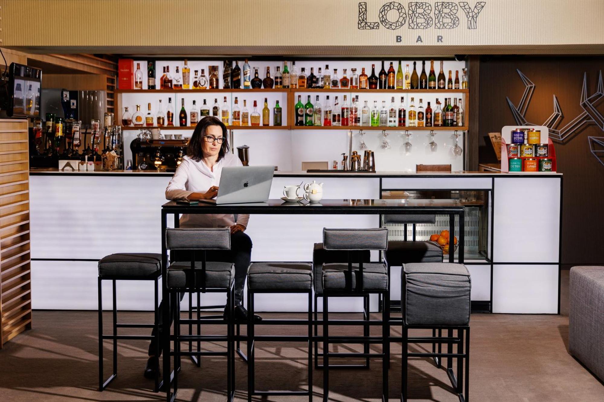 Lucky Bansko Aparthotel Spa & Relax Exterior foto Lobby Bar