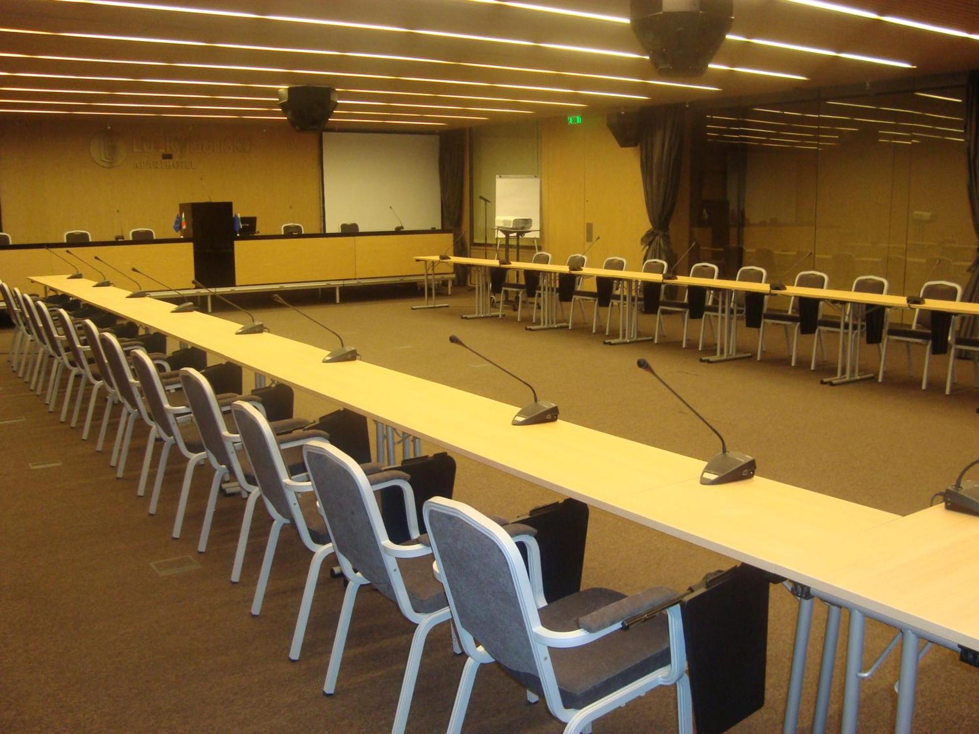 Lucky Bansko Aparthotel Spa & Relax Exterior foto The conference room of the European Economic and Social Committee