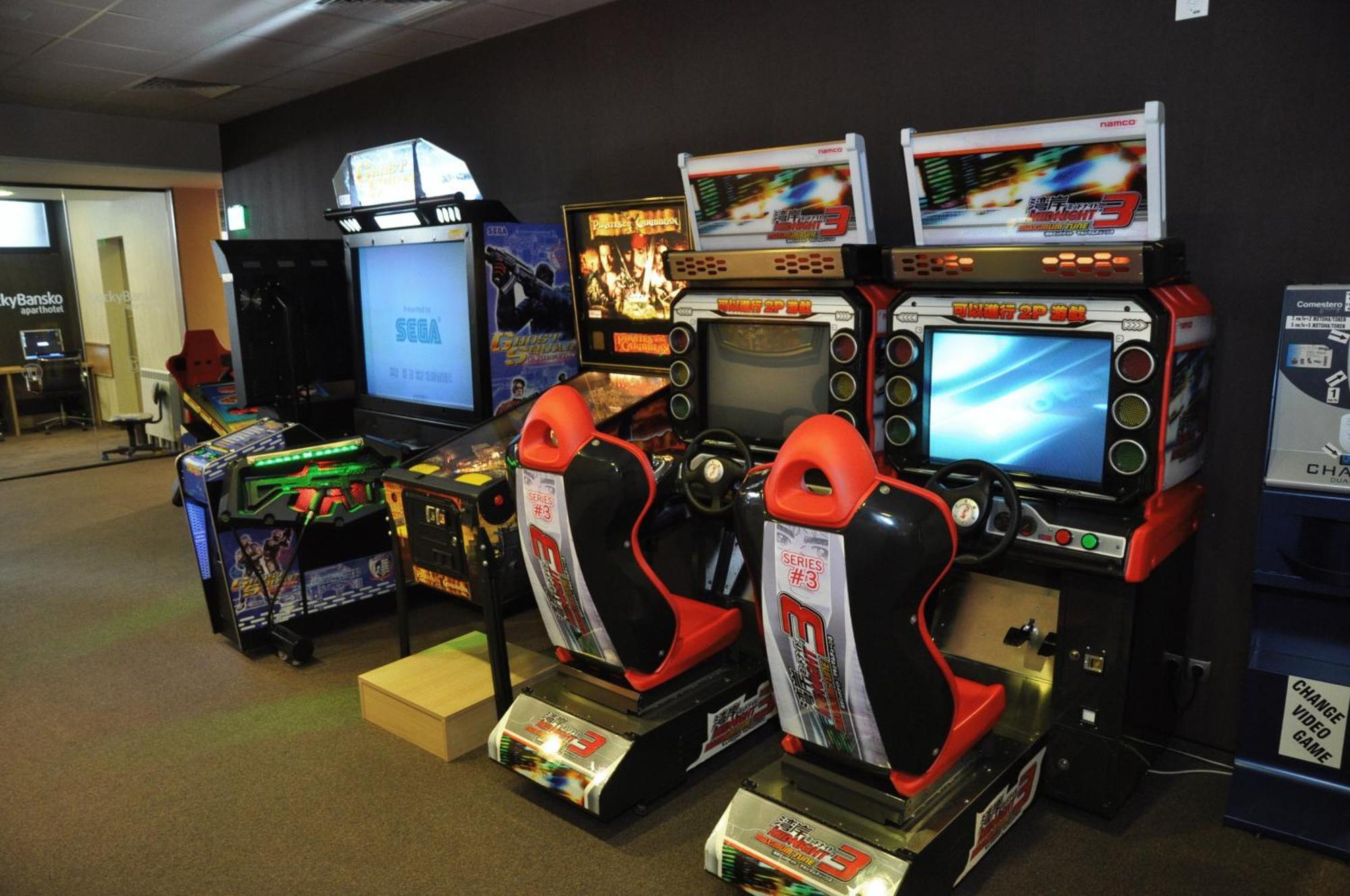 Lucky Bansko Aparthotel Spa & Relax Exterior foto Arcade racing games