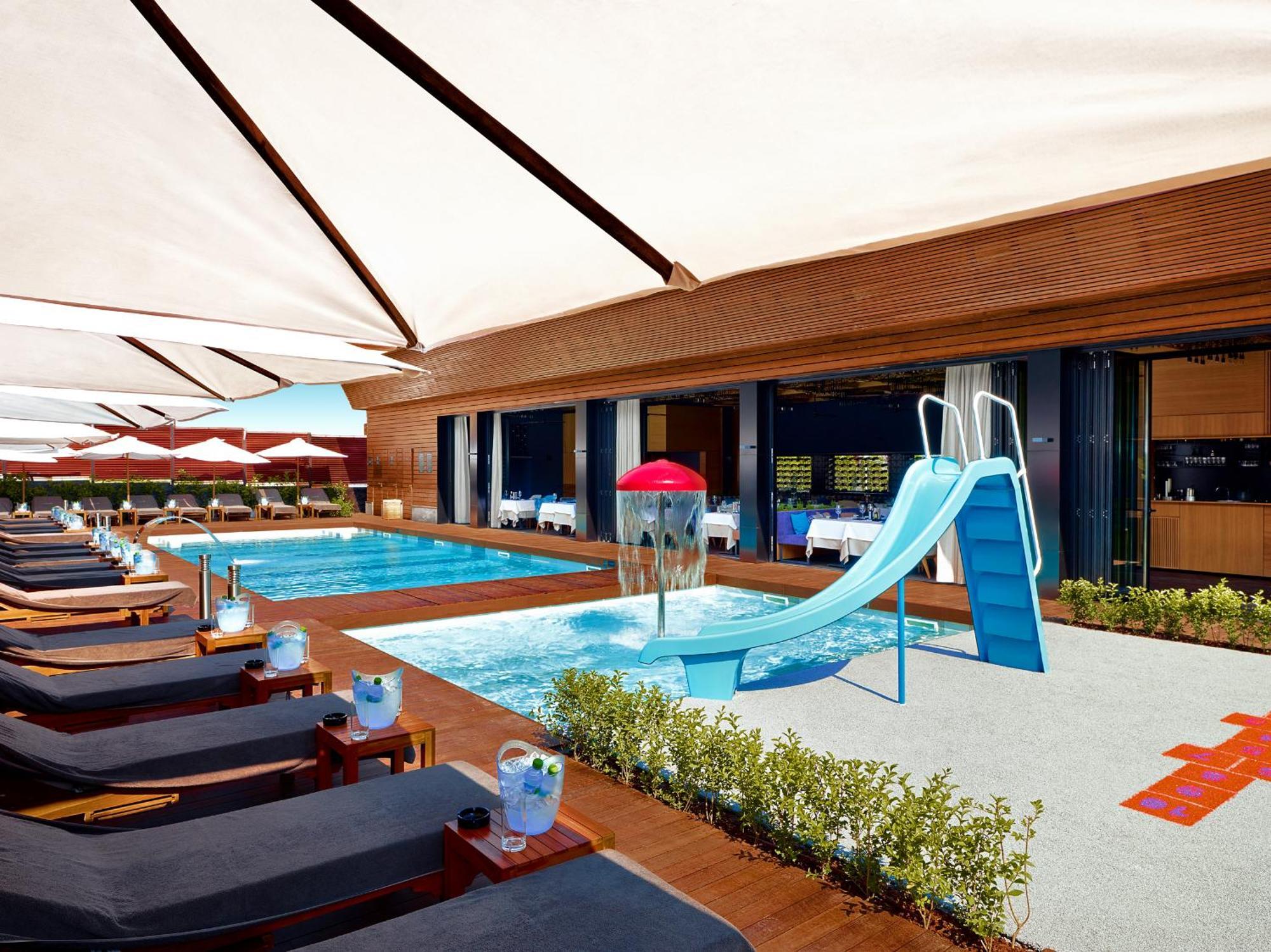 Lucky Bansko Aparthotel Spa & Relax Exterior foto The pool at the W Hotel